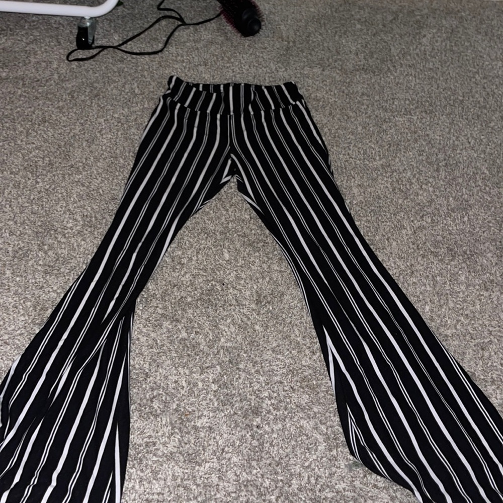 They are flared leggings, with stripes on them. Very soft, only wore 2 times.